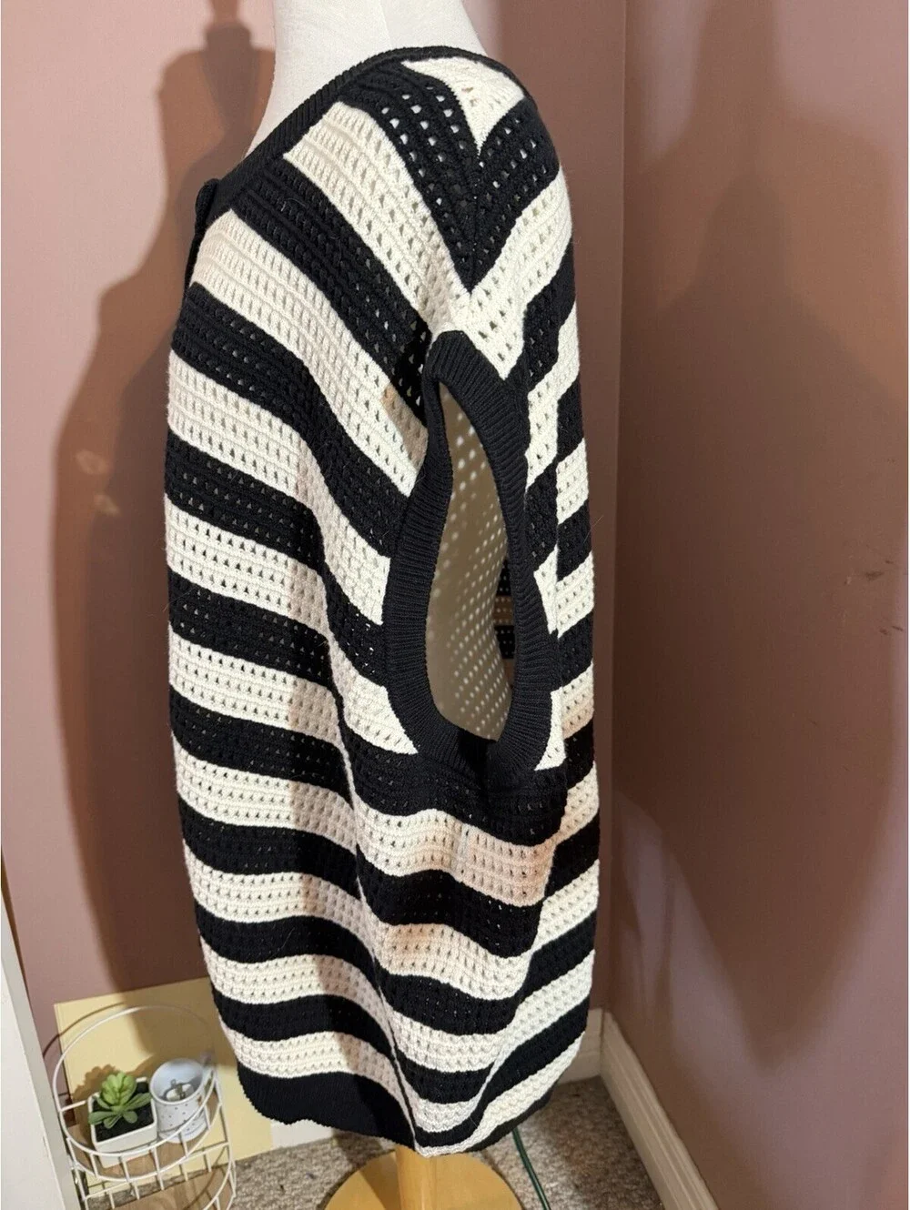 Universal Thread Womens 4X Black Cream Crochet Striped Sweater Vest Button